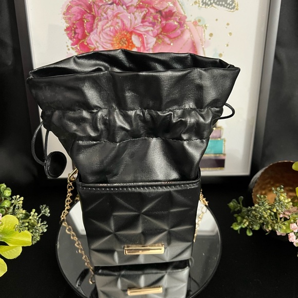 Black Mini Geometric Patterned Crossbody Box Bag With Gold Chain NWOT - Picture 6 of 8